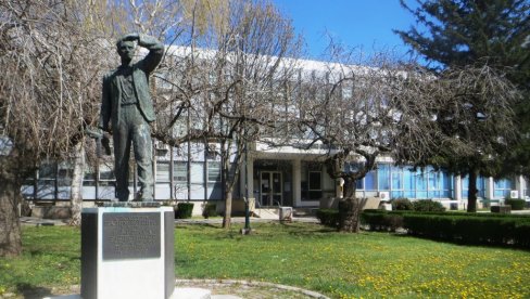 STAMBENO ZBRINJAVANJE RASELJENIH SA KOSOVA: U Paraćinu u toku javni poziv za seosku kuću STAMBENO ZBRINJAVANJE RASELJENIH SA KOSOVA: U Paraćinu u toku javni poziv za seosku kuću