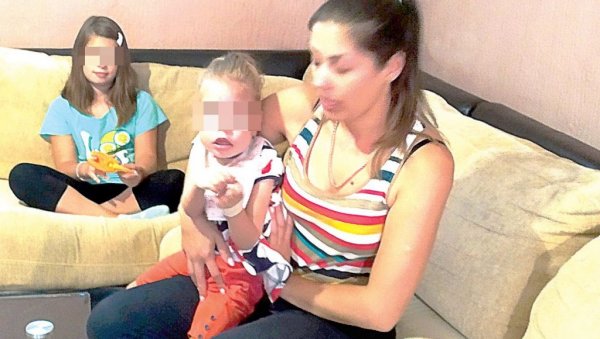МАЛУ МИУ ДАНАС ПОНОВО ОПЕРИШУ: Мајка оболеле девојчице апелује из болнице на добре људе да помогну око трошкова хоспитализације МАЛУ МИУ ДАНАС ПОНОВО ОПЕРИШУ: Мајка оболеле девојчице апелује из болнице на добре људе да помогну око трошкова хоспитализације