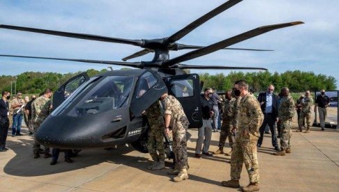 НАЈНОВИЈЕ ЧУДО - ЈАХАЧ: У Алабами пред новинарима амерички хеликоптер 21. века, комбинација мотора претвара га у авион током лета НАЈНОВИЈЕ ЧУДО - ЈАХАЧ: У Алабами пред новинарима амерички хеликоптер 21. века, комбинација мотора претвара га у авион током лета