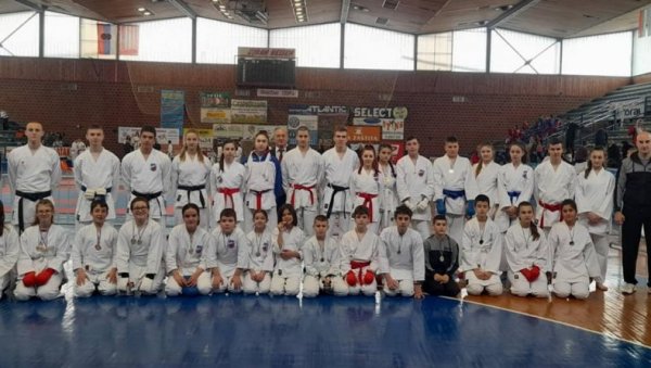 ОДЛИЧАН РЕЗУЛТАТ: Убедљива победа карате клуба Јагодина ОДЛИЧАН РЕЗУЛТАТ: Убедљива победа карате клуба Јагодина