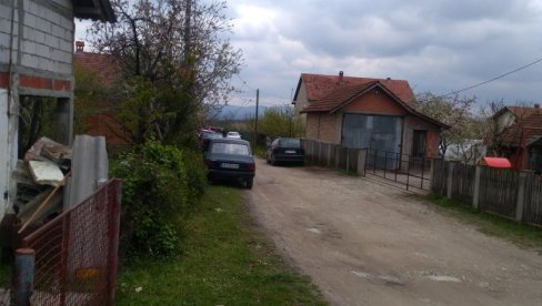 ТУГА У КРАГУЈЕВЦУ: Сахрањена девојчица (15) која је извршила самоубиство, од девојчице се опростили породица, школски другови и наставници ТУГА У КРАГУЈЕВЦУ: Сахрањена девојчица (15) која је извршила самоубиство, од девојчице се опростили породица, школски другови и наставници