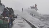 TAJFUN NA FILIPINIMA RUŠI SVE PRED SOBOM: Evakuisano 68.000 ljudi (FOTO/VIDEO) TAJFUN NA FILIPINIMA RUŠI SVE PRED SOBOM: Evakuisano 68.000 ljudi (FOTO/VIDEO)