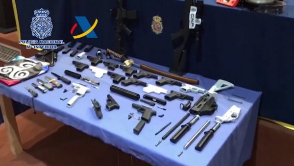 У ИЛЕГАЛНОЈ РАДИОНИЦИ ПРАВИЛИ ОРУЖЈЕ 3Д ПРИНЕРОМ: Шпанска полиција ухапсила власника објекта (ФОТО/ВИДЕО) У ИЛЕГАЛНОЈ РАДИОНИЦИ ПРАВИЛИ ОРУЖЈЕ 3Д ПРИНЕРОМ: Шпанска полиција ухапсила власника објекта (ФОТО/ВИДЕО)