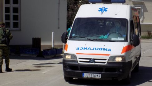 СКОЧИО СА ДРУГОГ СПРАТА: Мушкарац покушао да се убије у Крњачи - Без свести превезен у Ургентни центар СКОЧИО СА ДРУГОГ СПРАТА: Мушкарац покушао да се убије у Крњачи - Без свести превезен у Ургентни центар