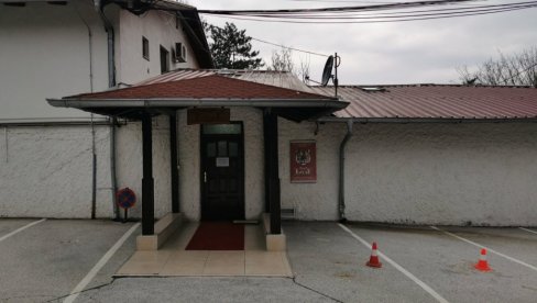ОГЛАСИЛЕ СЕ ЗАПОСЛЕНЕ У РЕСТОРАНУ ТИГАР: Ништа од изнетог на конференцији није тачно ОГЛАСИЛЕ СЕ ЗАПОСЛЕНЕ У РЕСТОРАНУ ТИГАР: Ништа од изнетог на конференцији није тачно