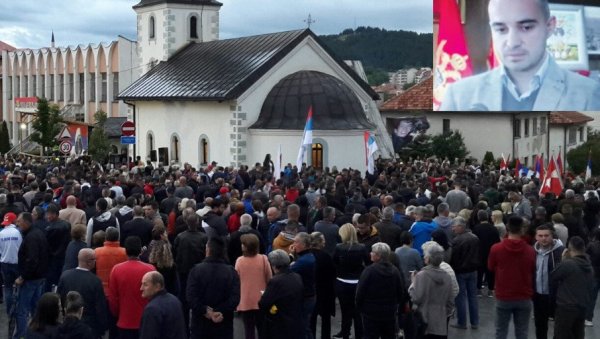 МАЛТРЕТИРАО И ПРЕБИЈАО УЧЕСНИКЕ ЛИТИЈА: Бура због избора новог начелника Центра безбедности Пљевља, грађани најављују блокаду града! МАЛТРЕТИРАО И ПРЕБИЈАО УЧЕСНИКЕ ЛИТИЈА: Бура због избора новог начелника Центра безбедности Пљевља, грађани најављују блокаду града!