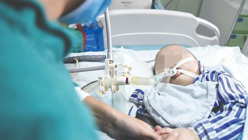 КОРОНА ПОСТАЛА ОПАСНИЈА ЗА ДЕЦУ: У току типизација вируса која ће открити да ли и изворни сој теже напада мале пацијенте КОРОНА ПОСТАЛА ОПАСНИЈА ЗА ДЕЦУ: У току типизација вируса која ће открити да ли и изворни сој теже напада мале пацијенте
