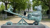 МАЧКА У КРИЛУ МОНА ЛИЗЕ: Изложба белгијског стрип уметника на Јелисејским пољима (ФОТО) МАЧКА У КРИЛУ МОНА ЛИЗЕ: Изложба белгијског стрип уметника на Јелисејским пољима (ФОТО)