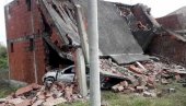 МЕРЦЕДЕС СЛЕТЕО С ПУТА У ВЕЛИКОЈ ПЛАНИ: Срушио кућу у изградњи, четири особе повређене МЕРЦЕДЕС СЛЕТЕО С ПУТА У ВЕЛИКОЈ ПЛАНИ: Срушио кућу у изградњи, четири особе повређене