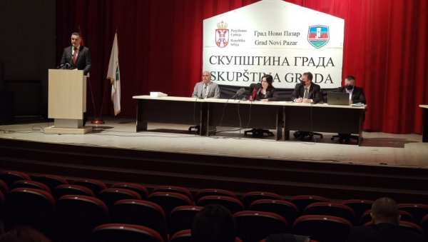 ПЛАКЕТЕ ЗАСЛУЖНИМА: Нови Пазар обележио Дан града и 560 година од првог помињања у историји ПЛАКЕТЕ ЗАСЛУЖНИМА: Нови Пазар обележио Дан града и 560 година од првог помињања у историји