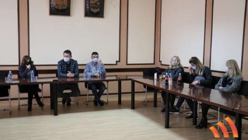 ПОМОЋ ИЗБЕГЛИЦАМА: Издвојена средства за куповину четири сеоске кућице у Сечњу ПОМОЋ ИЗБЕГЛИЦАМА: Издвојена средства за куповину четири сеоске кућице у Сечњу