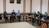 ПОМОЋ ИЗБЕГЛИЦАМА: Издвојена средства за куповину четири сеоске кућице у Сечњу ПОМОЋ ИЗБЕГЛИЦАМА: Издвојена средства за куповину четири сеоске кућице у Сечњу