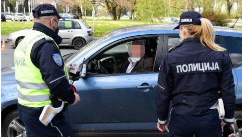 ВОЗЕ ПИЈАНИ И ДРОГИРАНИ: Полиција исписала прекршајне пријаве ВОЗЕ ПИЈАНИ И ДРОГИРАНИ: Полиција исписала прекршајне пријаве