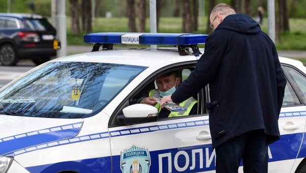 У ЈУЖНОБАЧКОМ ОКРУГУ 1.126 ПРЕКРШАЈА: Четворица са више од два промила алкохола, међу њима и тракториста У ЈУЖНОБАЧКОМ ОКРУГУ 1.126 ПРЕКРШАЈА: Четворица са више од два промила алкохола, међу њима и тракториста