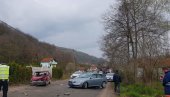 ТЕШКА НЕСРЕЋА НА ПУТУ НИШ-ГАЏИН ХАН: Једна особа повређена, у току извлачење рањених из аутомобила!