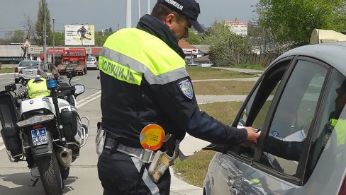 PORAŽAVAJUĆA STATISTIKA SAOBRAĆAJNE POLICIJE: Za sedam dana preko 36 hiljada prekršaja prekoračenja brzine PORAŽAVAJUĆA STATISTIKA SAOBRAĆAJNE POLICIJE: Za sedam dana preko 36 hiljada prekršaja prekoračenja brzine