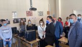 DUALNE STUDIJE OD OKTOBRA: Ružić u poseti obrazovnim ustanovama u Leskovcu DUALNE STUDIJE OD OKTOBRA: Ružić u poseti obrazovnim ustanovama u Leskovcu