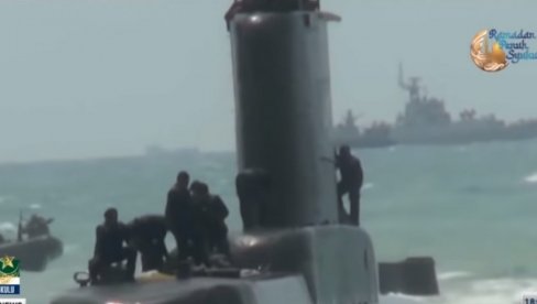НЕСТАЛА ПОДМОРНИЦА СА ПЕДЕСЕТ ТРИ ЧЛАНА ПОСАДЕ: У близини острва Бали пронађена нафтна мрља (ВИДЕО) НЕСТАЛА ПОДМОРНИЦА СА ПЕДЕСЕТ ТРИ ЧЛАНА ПОСАДЕ: У близини острва Бали пронађена нафтна мрља (ВИДЕО)