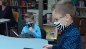 BEBE SU ČLANOVI BIBLIOTEKE: Generacije Jagodinaca odrastaju u gradskoj čitaonici BEBE SU ČLANOVI BIBLIOTEKE: Generacije Jagodinaca odrastaju u gradskoj čitaonici