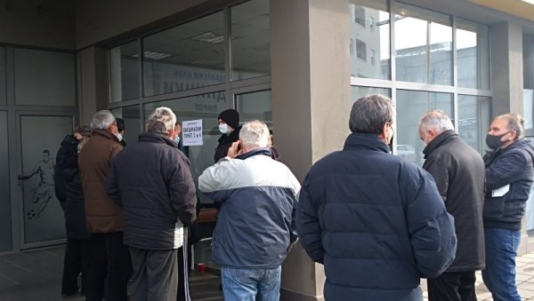 ЕПИДЕМИЈА У ПИРОТСКОМ ОКРУГУ НЕ ЈЕЊАВА: У изолацију 52 - из изолације 54 грађана ЕПИДЕМИЈА У ПИРОТСКОМ ОКРУГУ НЕ ЈЕЊАВА: У изолацију 52 - из изолације 54 грађана