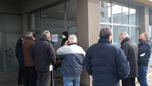 ЕПИДЕМИЈА У ПИРОТСКОМ ОКРУГУ НЕ ЈЕЊАВА: У изолацију 52 - из изолације 54 грађана ЕПИДЕМИЈА У ПИРОТСКОМ ОКРУГУ НЕ ЈЕЊАВА: У изолацију 52 - из изолације 54 грађана