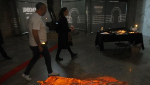 ЛОГОР МРТВИХ, ЗЕМЉА ЖИВИХ: У Галерији Прогрес отворена аудио-изложба посвећена јасеновачким жртвама, за обилазак потребне слушалице ЛОГОР МРТВИХ, ЗЕМЉА ЖИВИХ: У Галерији Прогрес отворена аудио-изложба посвећена јасеновачким жртвама, за обилазак потребне слушалице