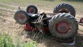 САОБРАЋАЈНА НЕСРЕЋА КОД УЖИЦА, ПОГИНУО МУШКАРАЦ: Изгубио контролу над трактором и слетео с пута, па испао из кабине