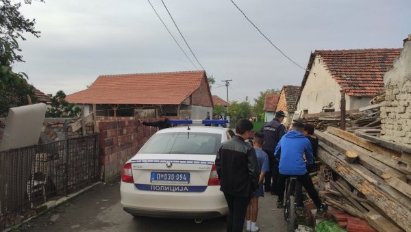 КРИЈУМЧАРИЛИ МИГРАНТЕ ПРЕКО РУМУНСКЕ И МАЂАРСКЕ ГРАНИЦЕ: Акција полицје у Зрењанину, ухапшени осумњичени чланови криминалне групе КРИЈУМЧАРИЛИ МИГРАНТЕ ПРЕКО РУМУНСКЕ И МАЂАРСКЕ ГРАНИЦЕ: Акција полицје у Зрењанину, ухапшени осумњичени чланови криминалне групе