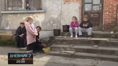 ПОТРЕСНА ПРИЧА ИЗ БРОДА: Десеторо деце остало без мајке хероја, малишани живе као подстанари (ВИДЕО) ПОТРЕСНА ПРИЧА ИЗ БРОДА: Десеторо деце остало без мајке хероја, малишани живе као подстанари (ВИДЕО)