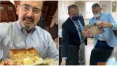КУРС ЈЕЗИКА УЗ ГИБАНИЦУ: Ентони Годфри у Бољевцу уживао у храни и научио нешто ново КУРС ЈЕЗИКА УЗ ГИБАНИЦУ: Ентони Годфри у Бољевцу уживао у храни и научио нешто ново