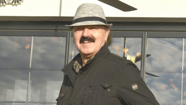 “ВРЕЂА МИ ИНТЕЛИГЕНЦИЈУ”: Због ових слика Харису Џиновићу “не пада на памет” да прати ћерку Ђину на друштвеним мрежама (ФОТО) “ВРЕЂА МИ ИНТЕЛИГЕНЦИЈУ”: Због ових слика Харису Џиновићу “не пада на памет” да прати ћерку Ђину на друштвеним мрежама (ФОТО)