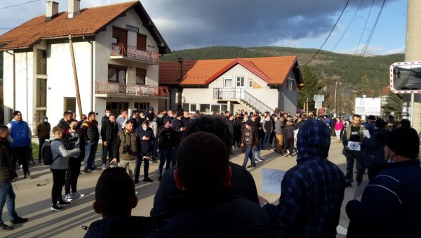 ОБУСТАВЉЕНИ ПРОТЕСТИ: Грађани позвали челнике Владе и полиције да дођу у Пљевља ОБУСТАВЉЕНИ ПРОТЕСТИ: Грађани позвали челнике Владе и полиције да дођу у Пљевља