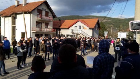ОБУСТАВЉЕНИ ПРОТЕСТИ: Грађани позвали челнике Владе и полиције да дођу у Пљевља ОБУСТАВЉЕНИ ПРОТЕСТИ: Грађани позвали челнике Владе и полиције да дођу у Пљевља