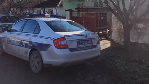 МУШКАРАЦ ИЗ СТРОЈКОВЦА УБИЈЕН? Мештани у шоку - тело несрећног човека пронашле комшије МУШКАРАЦ ИЗ СТРОЈКОВЦА УБИЈЕН? Мештани у шоку - тело несрећног човека пронашле комшије