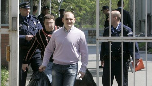 ХТЕО ДА УБИЈЕ САРАДНИКА ЛУКЕ БОЈОВИЋА? Детаљи хапшења возача Слободана Кашћелана ХТЕО ДА УБИЈЕ САРАДНИКА ЛУКЕ БОЈОВИЋА? Детаљи хапшења возача Слободана Кашћелана