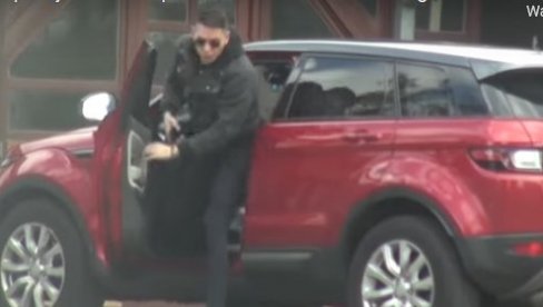 БОГДАН УХВАЋЕН У ЦЕЦИНОМ ЏИПУ: Цецин дечко вози бесну машину (ВИДЕО) БОГДАН УХВАЋЕН У ЦЕЦИНОМ ЏИПУ: Цецин дечко вози бесну машину (ВИДЕО)