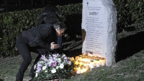 НЕМА КАЗНЕ ЗА ЗЛОЧИН У РТС: И ове године породице и запослени у националном сервису сећају се 16 убијених медијских радника НЕМА КАЗНЕ ЗА ЗЛОЧИН У РТС: И ове године породице и запослени у националном сервису сећају се 16 убијених медијских радника