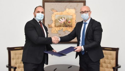 МИНИСТАР РАКИЋ: Две зграде са 500 станара “Старо Бериље” добијају ову фасаду (ФОТО) МИНИСТАР РАКИЋ: Две зграде са 500 станара “Старо Бериље” добијају ову фасаду (ФОТО)