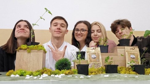 IZ FILTERA ZA CIGARETE IZRASTE NOVA BILJKA: Učenici škole Dušan Trivunac Dragoš iz Svrljiga osmislili proizvod za zaštitu prirode IZ FILTERA ZA CIGARETE IZRASTE NOVA BILJKA: Učenici škole Dušan Trivunac Dragoš iz Svrljiga osmislili proizvod za zaštitu prirode
