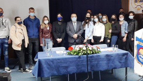 ПРОЈЕКТИ ЗА УНАПРЕЂЕЊЕ НАСТАВЕ У ШКОЛИ: Млади о нoвим идејама нa 12 сeдници Скупштинe oмлaдинскoг пaрлaмeнтa Moдричe ПРОЈЕКТИ ЗА УНАПРЕЂЕЊЕ НАСТАВЕ У ШКОЛИ: Млади о нoвим идејама нa 12 сeдници Скупштинe oмлaдинскoг пaрлaмeнтa Moдричe