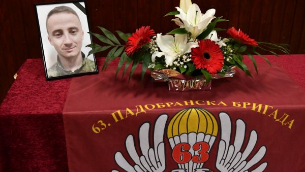 ОДРЖАНА КОМЕМОРАЦИЈА ПАДОБРАНЦУ ОГЊЕНУ ТРАЈКОВИЋУ: Његова чиста душа испуњавала је миром нашу чету (ФОТО/ ВИДЕО) ОДРЖАНА КОМЕМОРАЦИЈА ПАДОБРАНЦУ ОГЊЕНУ ТРАЈКОВИЋУ: Његова чиста душа испуњавала је миром нашу чету (ФОТО/ ВИДЕО)