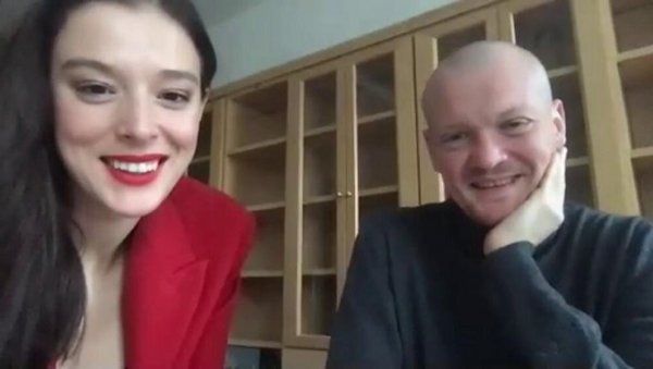 ОВО ЈЕ ДЕЧКО МИЛЕНЕ РАДУЛОВИЋ: Глумица партнера довела у Београд, ево чиме се бави (ФОТО) ОВО ЈЕ ДЕЧКО МИЛЕНЕ РАДУЛОВИЋ: Глумица партнера довела у Београд, ево чиме се бави (ФОТО)