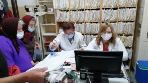 ИМУНИЗАЦИЈА У СЕЛУ ФАРКАЖДИН: Заменик градоначелника обишао пункт за вакцинацију ИМУНИЗАЦИЈА У СЕЛУ ФАРКАЖДИН: Заменик градоначелника обишао пункт за вакцинацију