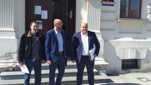KOLAR PREDAO POTPISE ZA ZAMENIKA GRADONAČELNIKA: Podrška SDSS-u u Vukovaru nikad veća KOLAR PREDAO POTPISE ZA ZAMENIKA GRADONAČELNIKA: Podrška SDSS-u u Vukovaru nikad veća