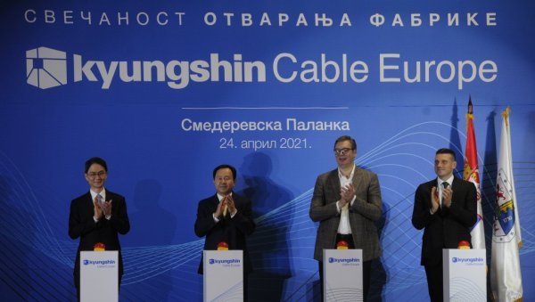 СРБИЈА ЈЕ ДОБРО МЕСТО ЗА УЛАГАЊЕ: Вучић презадовољан због отварања нове фабрике - Поносан сам на то што смо победили у великој конкуренцији СРБИЈА ЈЕ ДОБРО МЕСТО ЗА УЛАГАЊЕ: Вучић презадовољан због отварања нове фабрике - Поносан сам на то што смо победили у великој конкуренцији