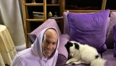 ЗИДАН ОБЕЛЕЖИО МЕЂУНАРОДНИ ДАН КЊИГА: Један детаљ код француског тренера изазвао велику пажњу (ФОТО)