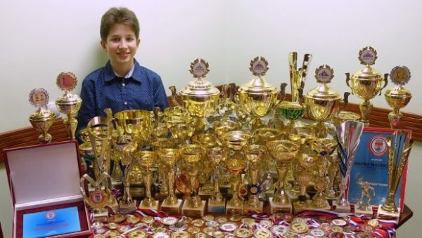 ШАХОВСКО ЧУДО ОД ДЕТЕТА, МАРКО МИЛАНОВИЋ ЗА НОВОСТИ: Са 13 година на 350 медаља ШАХОВСКО ЧУДО ОД ДЕТЕТА, МАРКО МИЛАНОВИЋ ЗА НОВОСТИ: Са 13 година на 350 медаља
