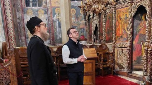 ПЕТКОВИЋ У ДЕЧАНИМА НА ВЕЛИКИ ПРАЗНИК: Директор Канцеларије за Косово и Метохију Цвети проводи у српској светињи (ФОТО) ПЕТКОВИЋ У ДЕЧАНИМА НА ВЕЛИКИ ПРАЗНИК: Директор Канцеларије за Косово и Метохију Цвети проводи у српској светињи (ФОТО)