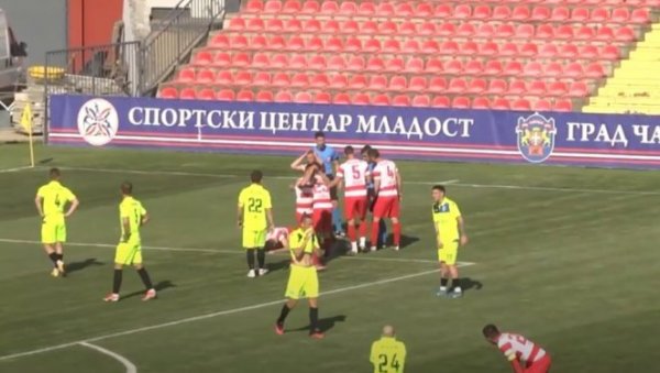 ХОРОР ПОВРЕДА ФУДБАЛЕРА БОРЦА: Шуљагић поломио ногу Ратковићу (ВИДЕО) ХОРОР ПОВРЕДА ФУДБАЛЕРА БОРЦА: Шуљагић поломио ногу Ратковићу (ВИДЕО)