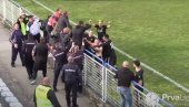 РЕЦКО СА ТРИБИНА ВОДИО ДИНАМО: Било и публике, полиција морала да интервенише (ВИДЕО) РЕЦКО СА ТРИБИНА ВОДИО ДИНАМО: Било и публике, полиција морала да интервенише (ВИДЕО)